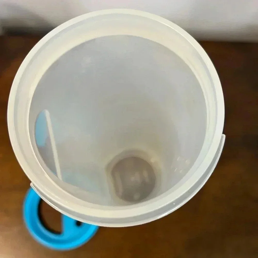 VTG Tupperware Modular Mates Round #4,30 Oz With Blue Shake & Spoon Out Seal EUC